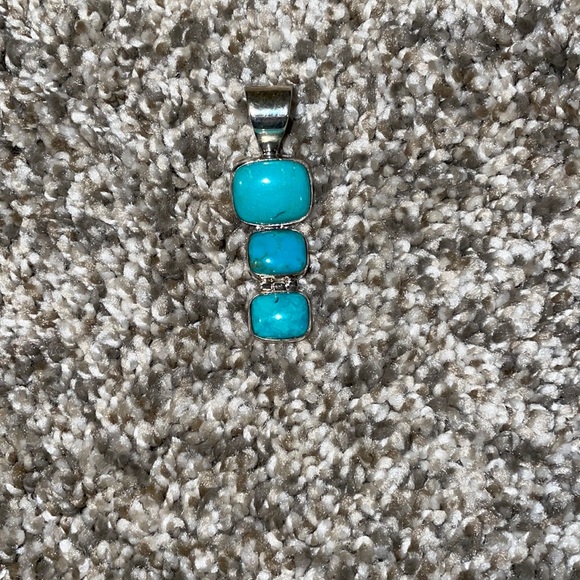 Honu (Sea Turtle) Turquoise Pendant in Gold - 16mm Turquoise Pendant